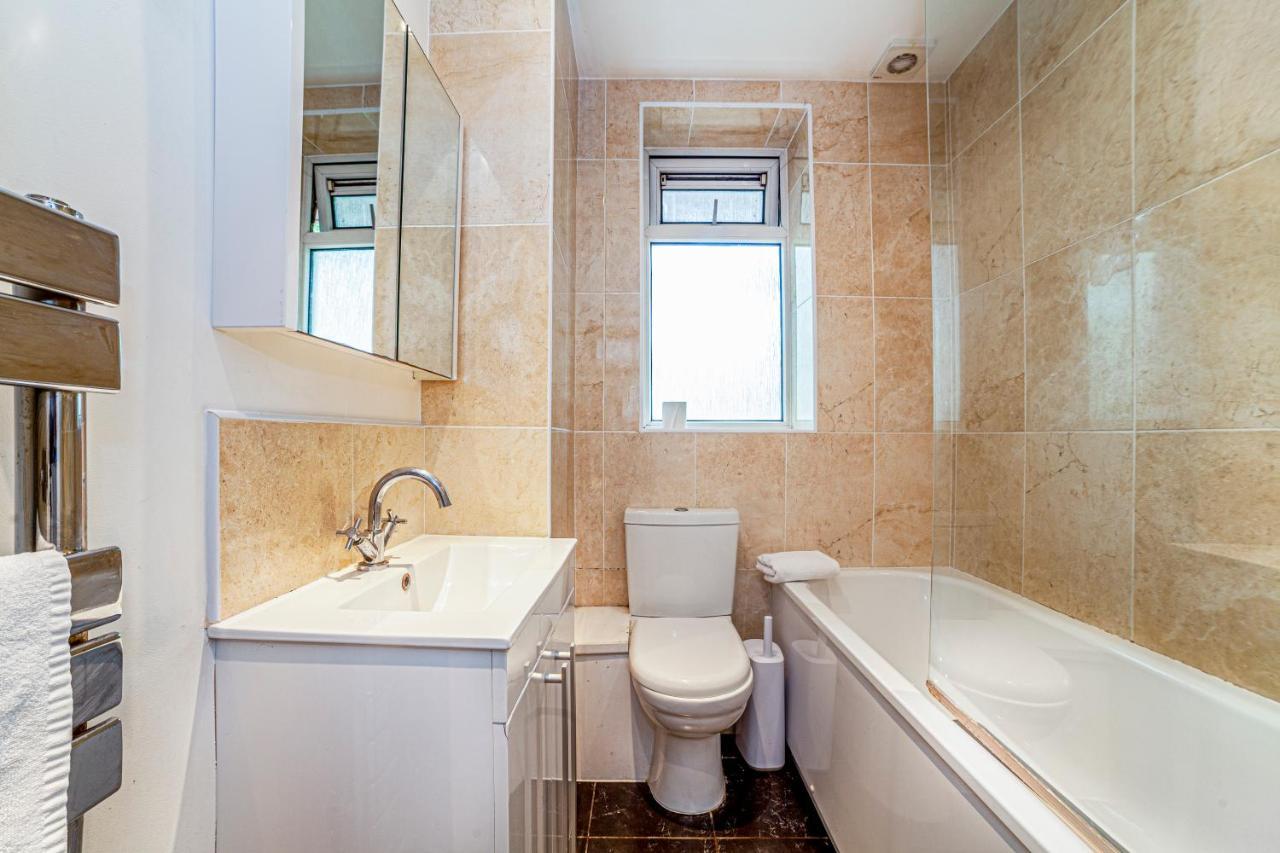 2 Story Apt On The Ground Floor At Clapham North